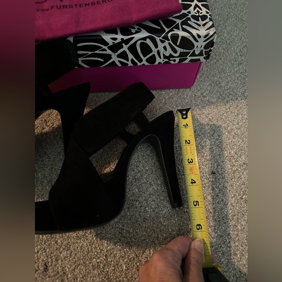 Diane Von Furstenberg criss cross suede heels, black, size 5 - Picture 4 of 7